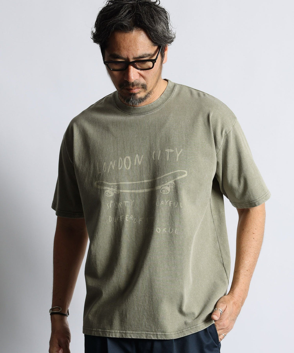 Powder bleach handwritten style printed T-shirt