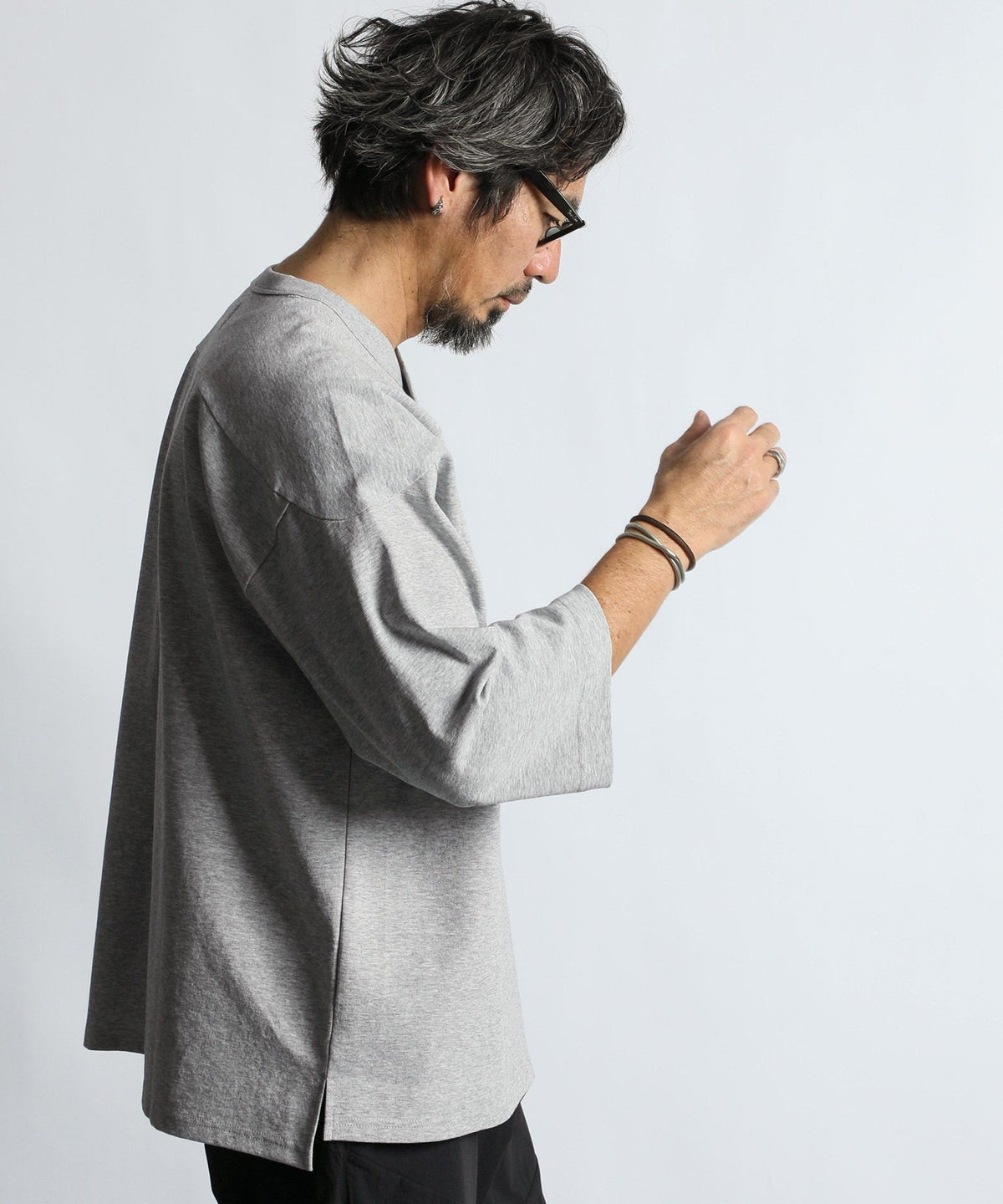 〔BLACK LABEL〕:ソロナポンチ フットボール VネックTEE