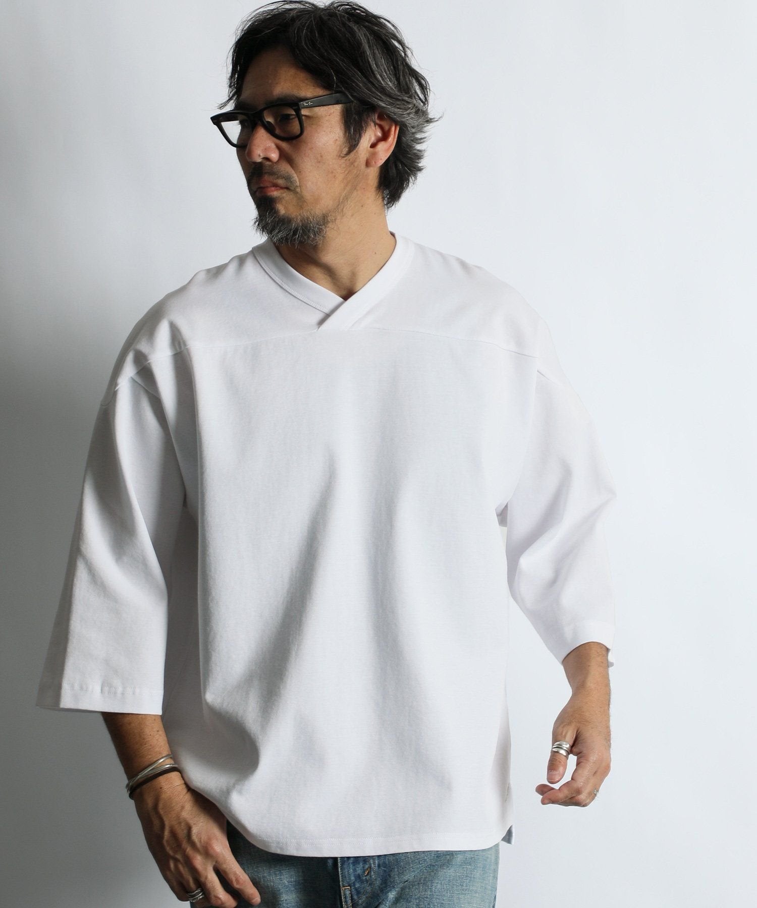〔BLACK LABEL〕:ソロナポンチ フットボール VネックTEE
