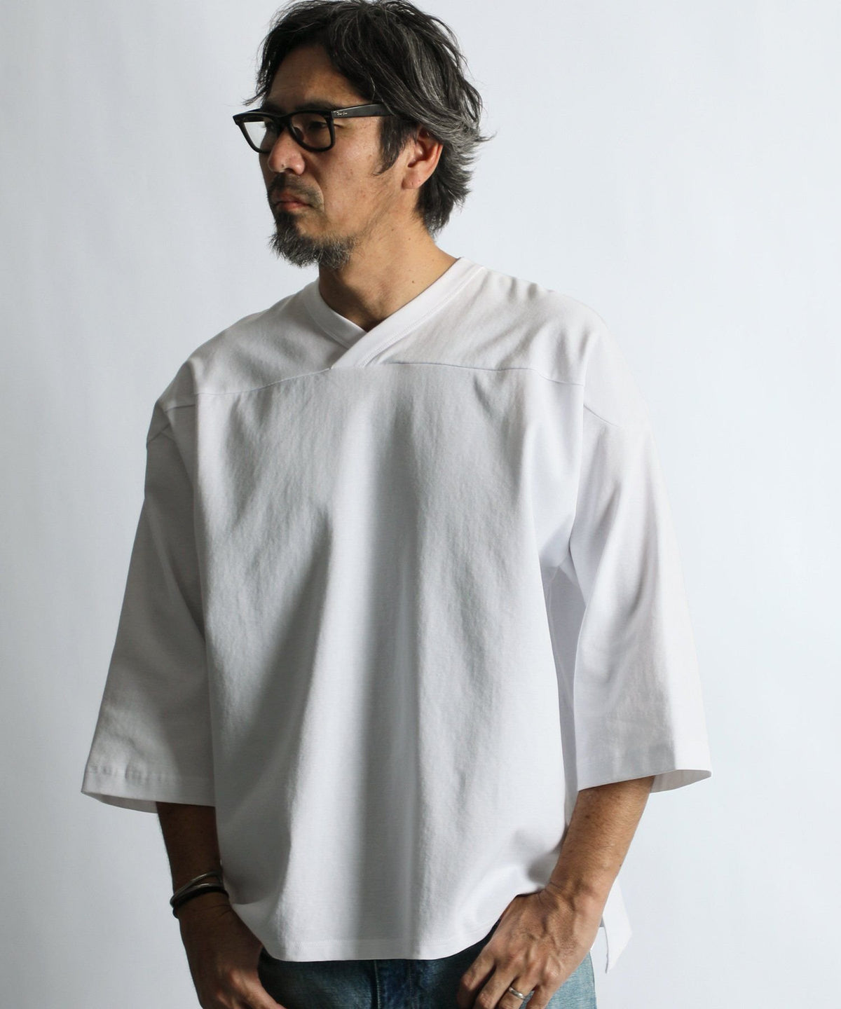 〔BLACK LABEL〕:ソロナポンチ フットボール VネックTEE