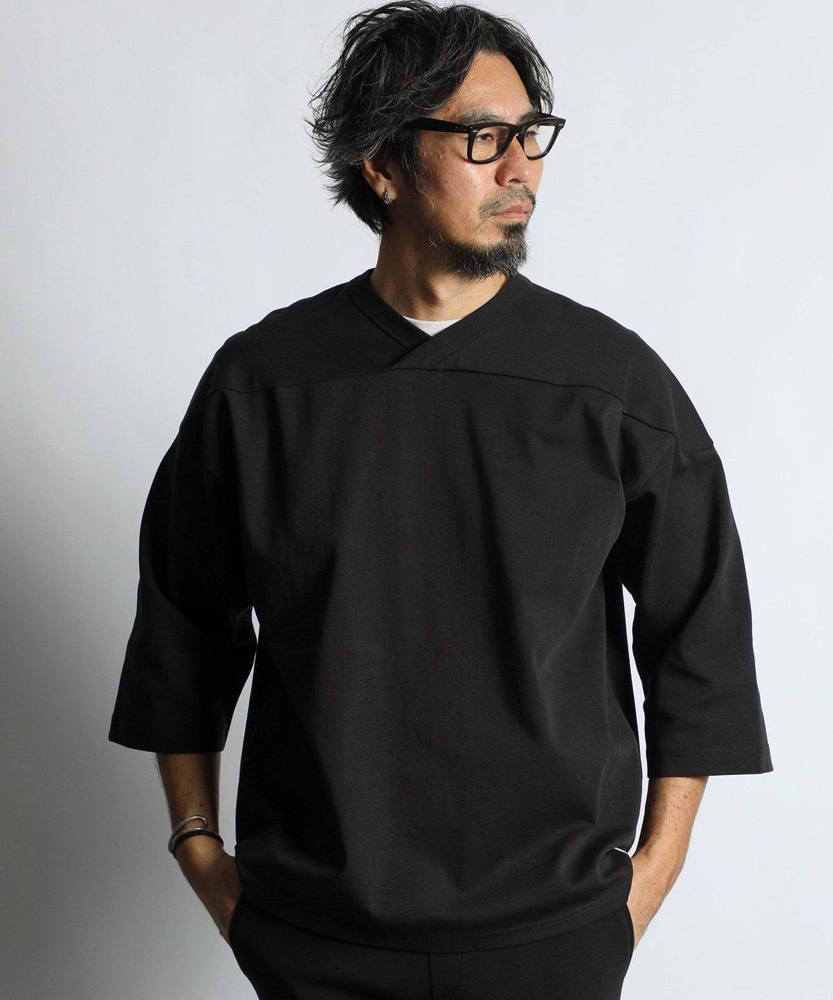 〔BLACK LABEL〕:ソロナポンチ フットボール VネックTEE