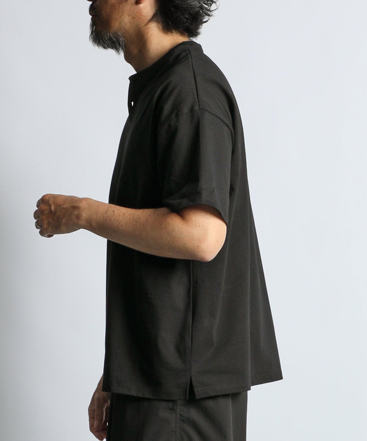 〔BLACK LABEL〕:オーバーサイズ ヘンリーネックTシャツ / 度詰め天竺