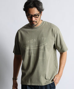 Powder bleach handwritten style printed T-shirt