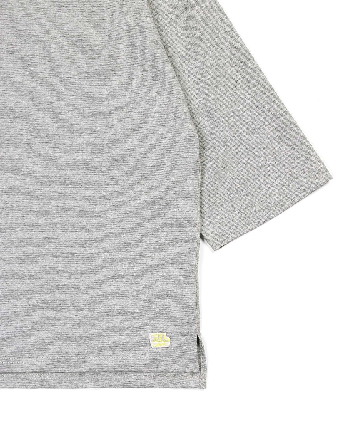 〔BLACK LABEL〕：ソロナポンチ フットボール VネックTEE