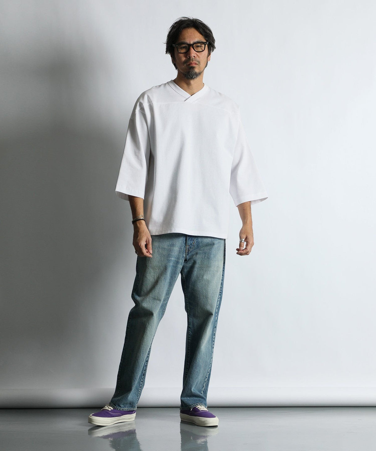 〔BLACK LABEL〕：ソロナポンチ フットボール VネックTEE