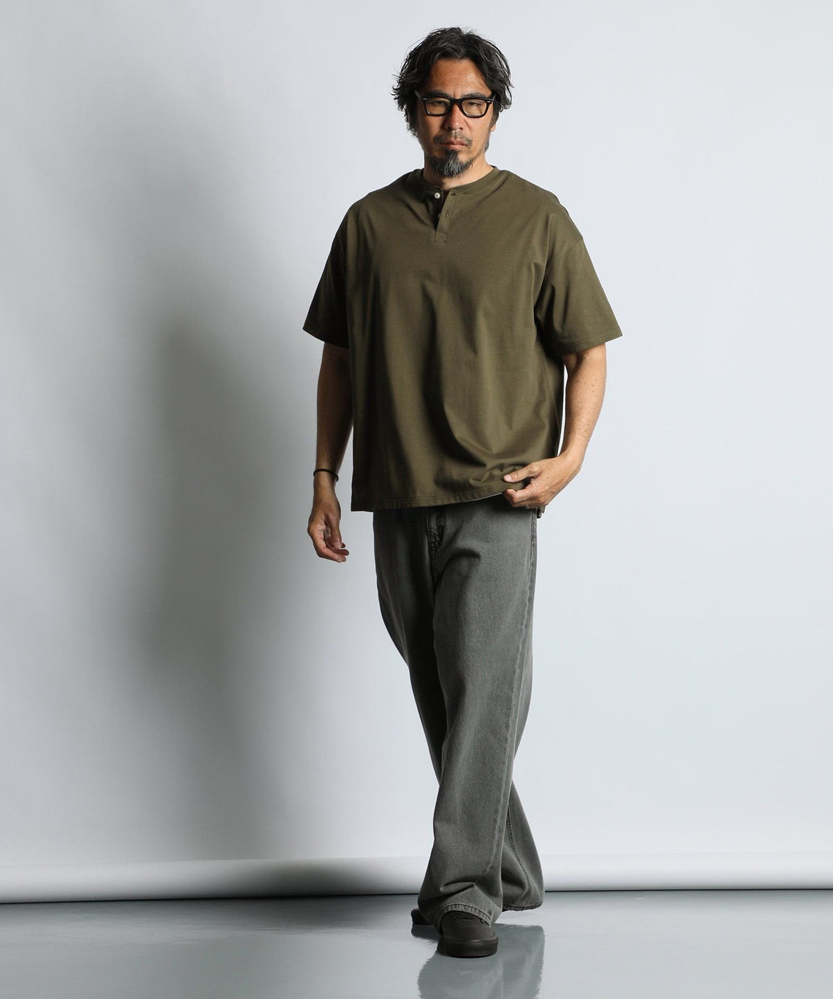 〔BLACK LABEL〕：オーバーサイズ ヘンリーネックTシャツ / 度詰め天竺