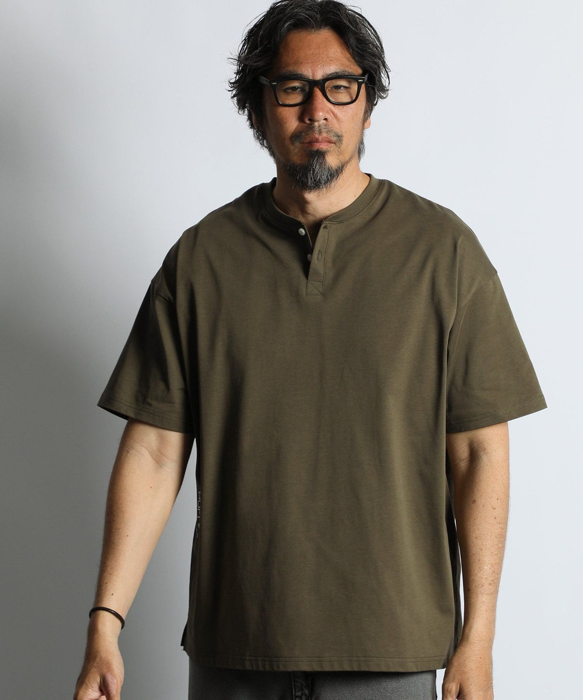 〔BLACK LABEL〕：オーバーサイズ ヘンリーネックTシャツ / 度詰め天竺
