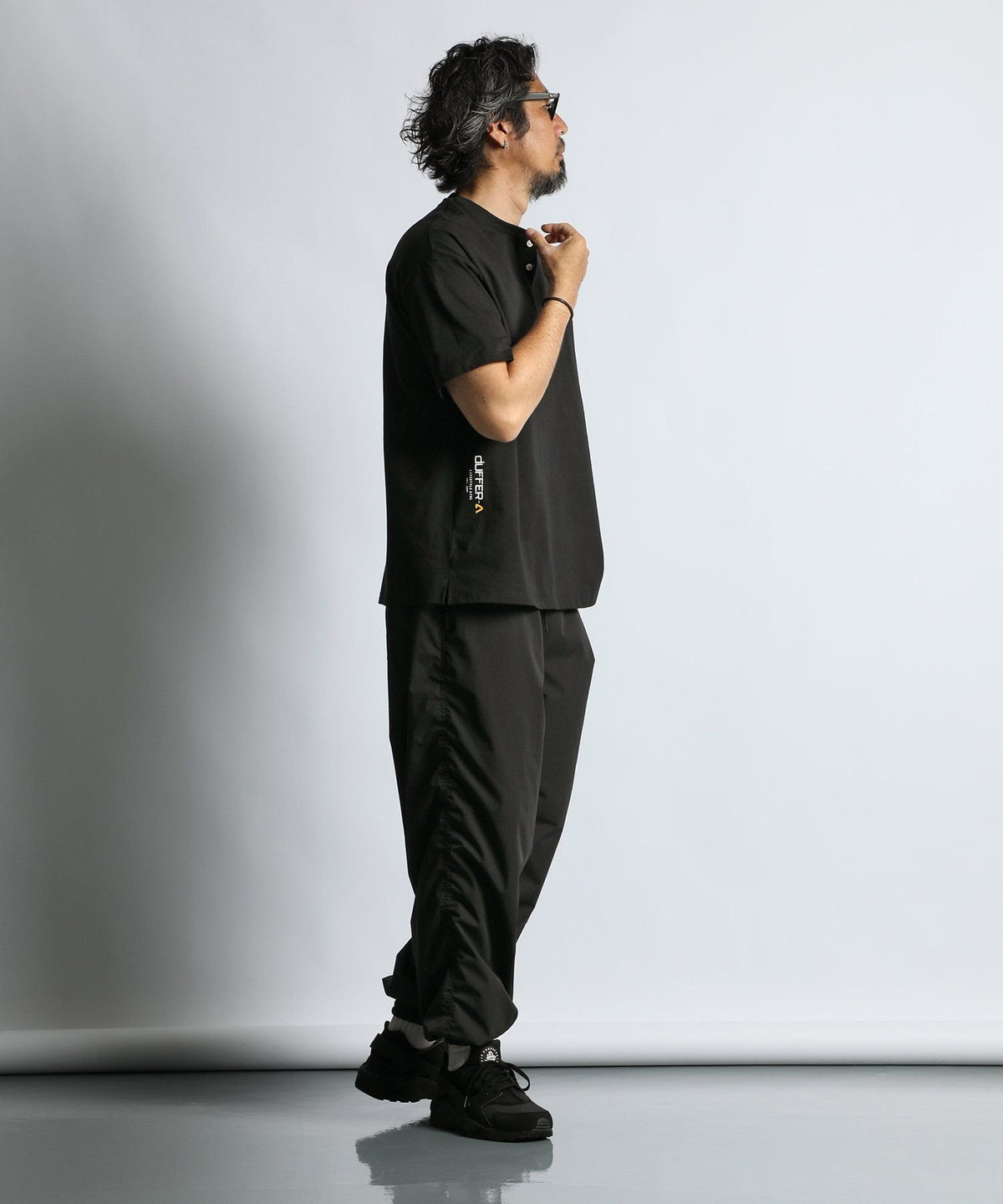 〔BLACK LABEL〕：オーバーサイズ ヘンリーネックTシャツ / 度詰め天竺