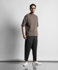 モックネックで大人カジュアル