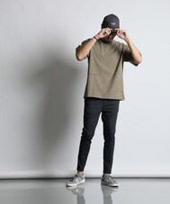 落ち着いたトーンのTシャツコーデ