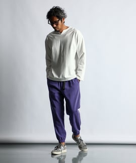 綺麗にまとめたスウェットパンツコーデ