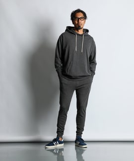 シンプルなスウェットセットアップ