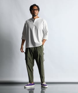 人気のヘンリーTEEコーデ