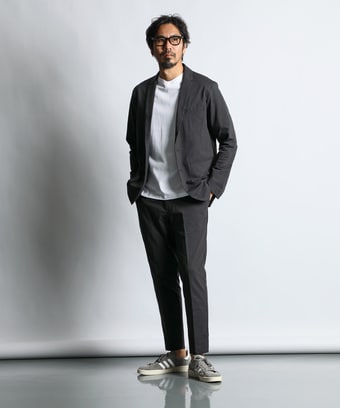 カジュアルに着こなすセットアップ