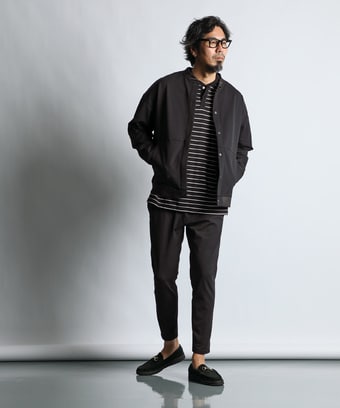 シックなブラックでまとめたカジュアルセットアップコーデ