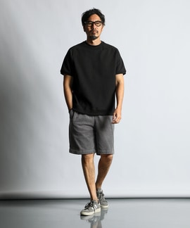 シックにまとめるショーツスタイル