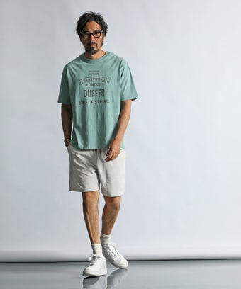 爽やかなカラーリングのTシャツコーデ