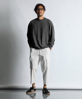 裾を絞ったすっきりコーデ