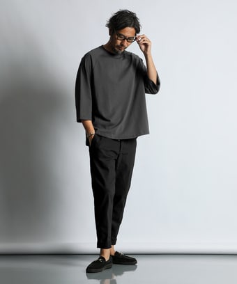 綺麗に着崩すラグランTEE