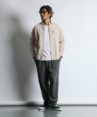 スウェットパンツでラフにコーデ