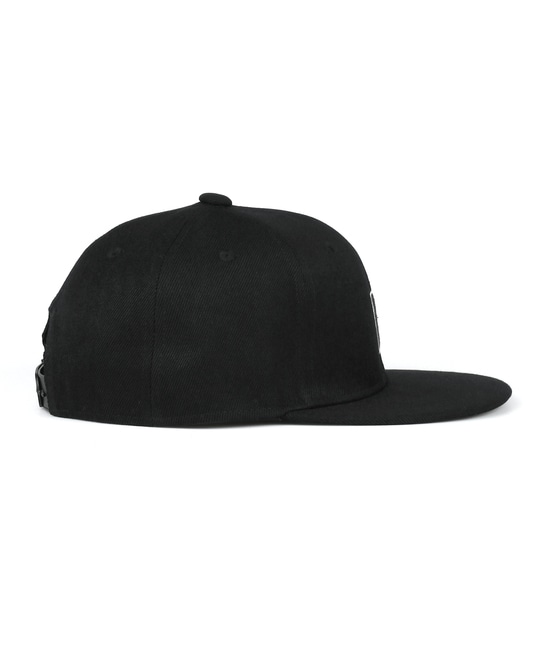 〔BLACK LABEL〕：フラットバイザーキャップ