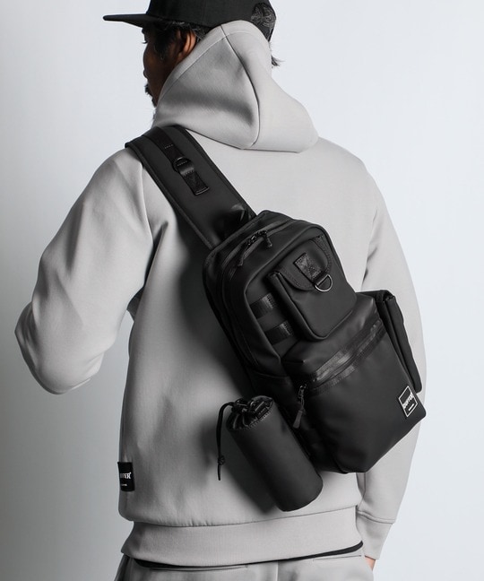〔BLACK LABEL〕：取り外し可能ポケット ワンショルダー　バッグ