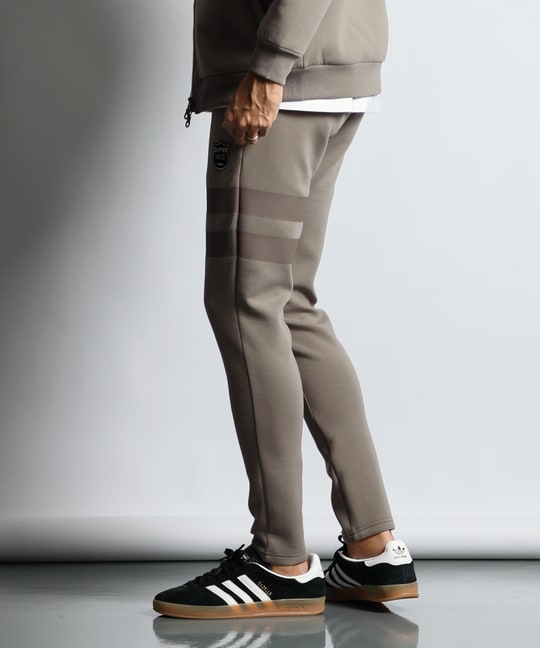 〔BLACK LABEL〕：セットアップ ダンボールニットスリムパンツ