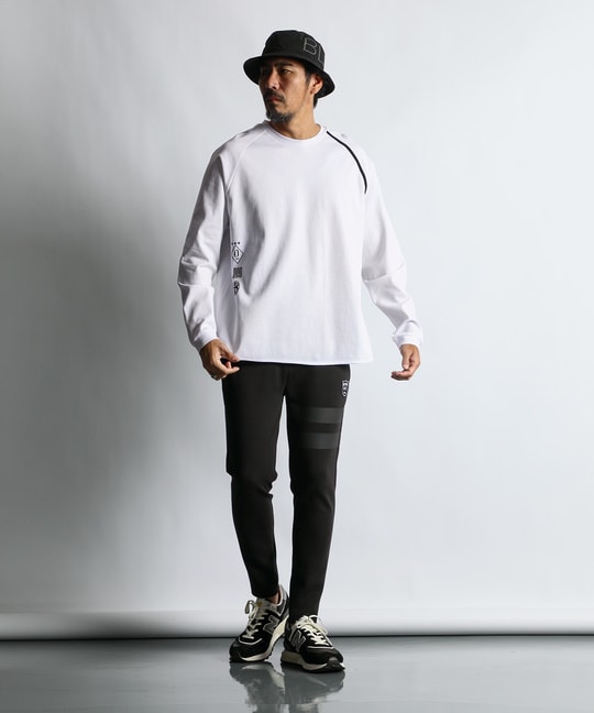 〔BLACK LABEL〕：ポンチ素材 スリーエンブレムロンT