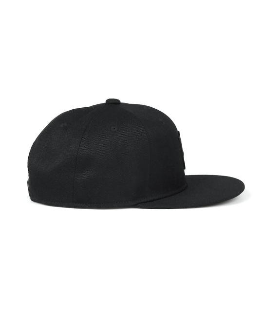 〔BLACK LABEL〕：フットボールエンブレムフラットバイザー