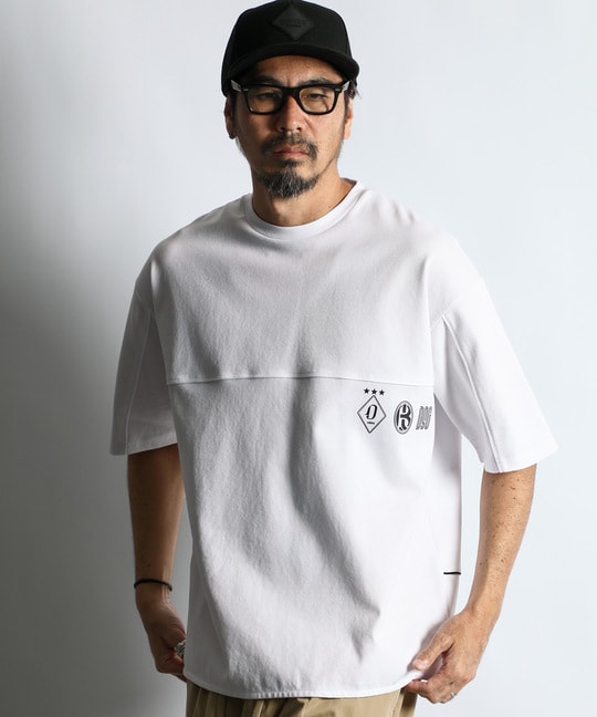 〔BLACK LABEL〕：ポンチ素材 スリーエンブレムTシャツ