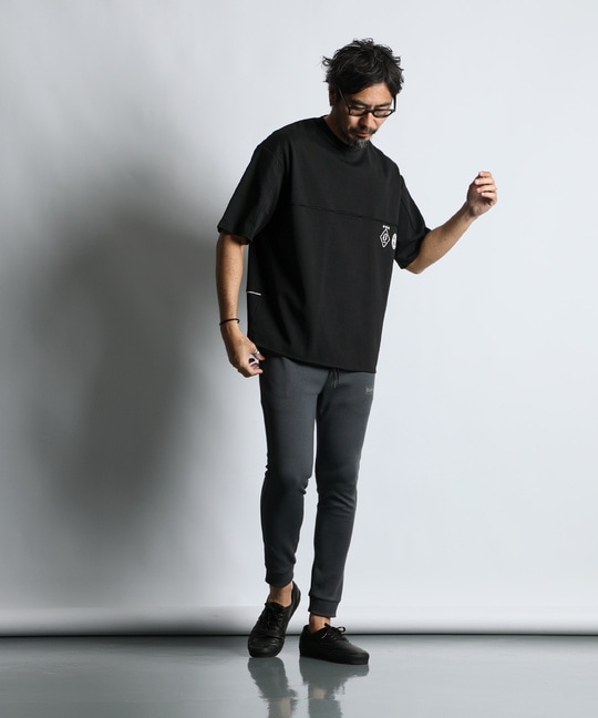〔BLACK LABEL〕：ポンチ素材 スリーエンブレムTシャツ