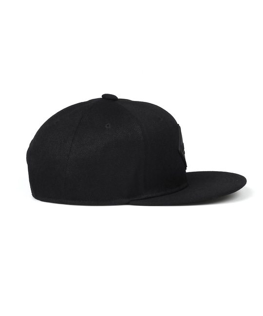 〔BLACK LABEL〕：オリジナル フラットバイザーキャップ
