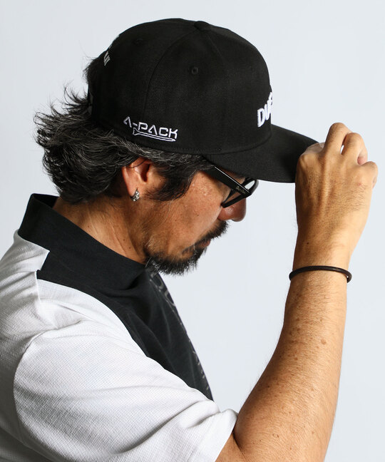 〔BLACK LABEL〕："A-PACK" フラットバイザー キャップ