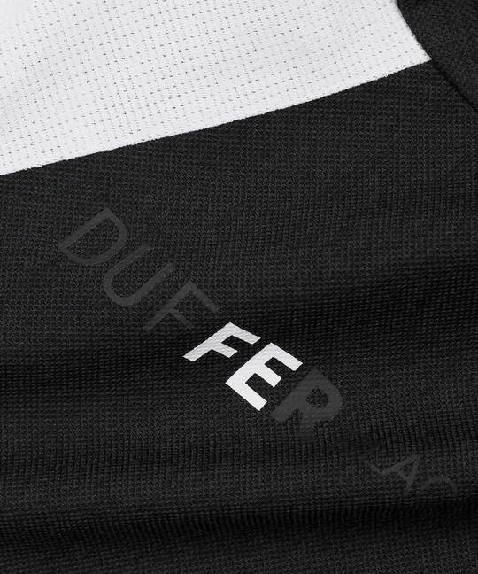 〔BLACK LABEL〕："A-PACK" ハーフジップ スタンドTEE