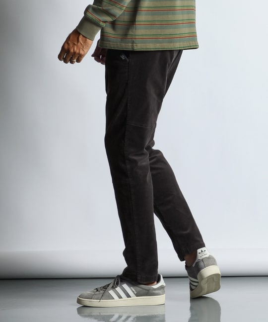 レギュラーフィット ストレッチコーデュロイパンツ 【WEB限定アイテム】