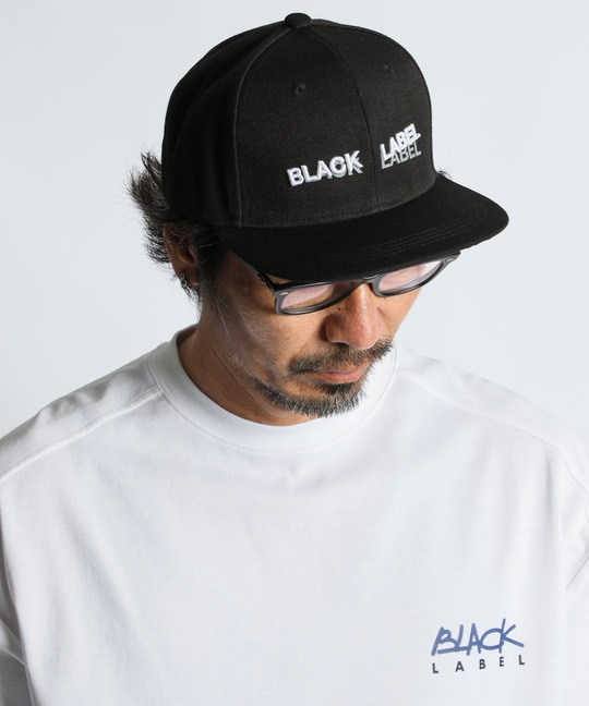 〔BLACK LABEL〕：オリジナル フラットバイザー キャップ