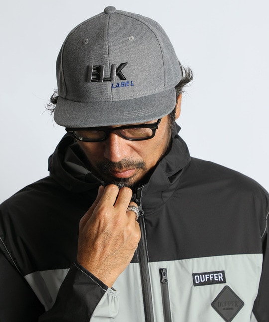 〔BLACK LABEL〕：オリジナル フラットバイザー キャップ