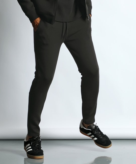 〔BLACK LABEL〕：セットアップ ダンボールニット スリムパンツ