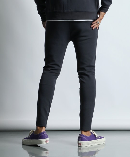 〔BLACK LABEL〕：セットアップ ダンボールニット スリムパンツ