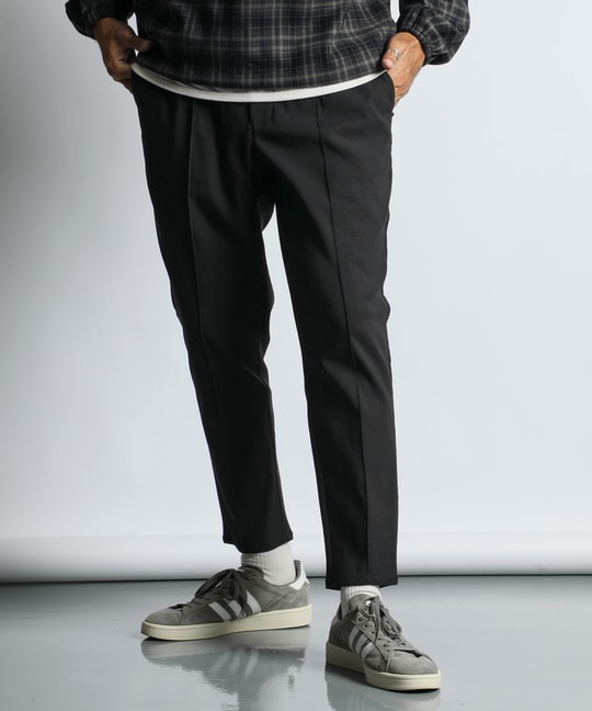 超伸縮「ガムストレッチ」センタークリース テーパードパンツ【WEB限定アイテム】