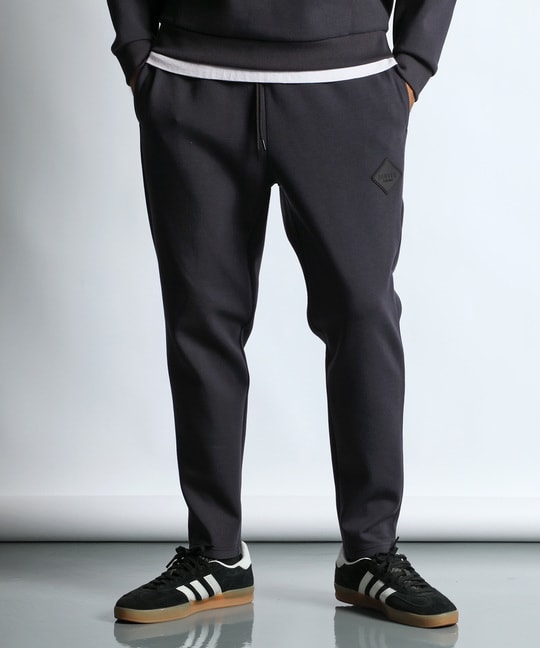 〔BLACK LABEL〕：セットアップ ダンボールニット テーパードパンツ