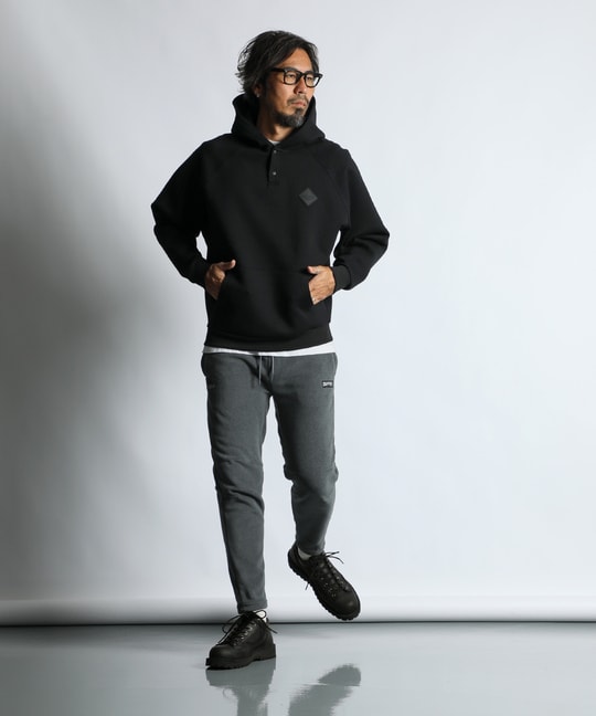 〔BLACK LABEL〕：セットアップ ダンボールニット ヘンリーネック パーカー