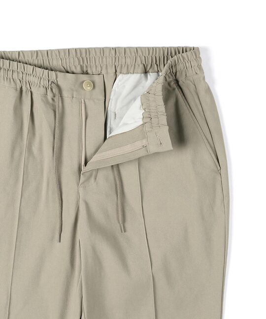 超伸縮「ガムストレッチ」センタークリース テーパードパンツ【WEB限定アイテム】