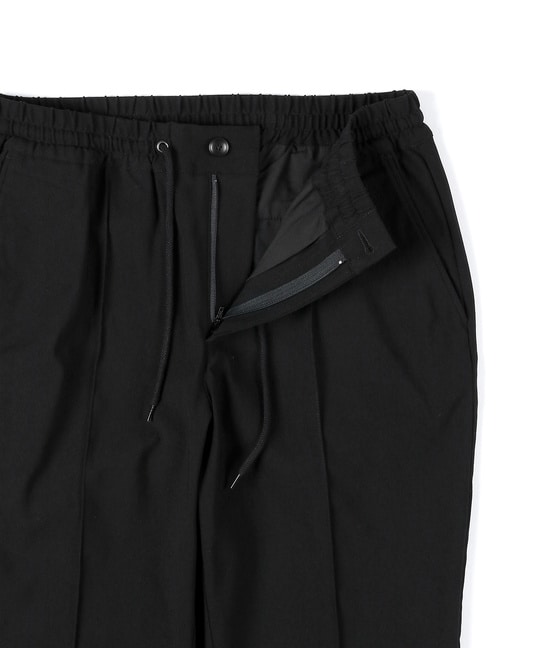 超伸縮「ガムストレッチ」センタークリース テーパードパンツ【WEB限定アイテム】