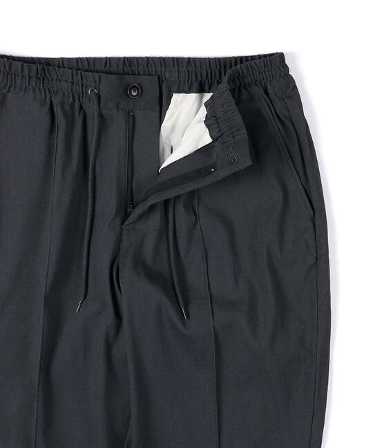 超伸縮「ガムストレッチ」センタークリース テーパードパンツ【WEB限定アイテム】