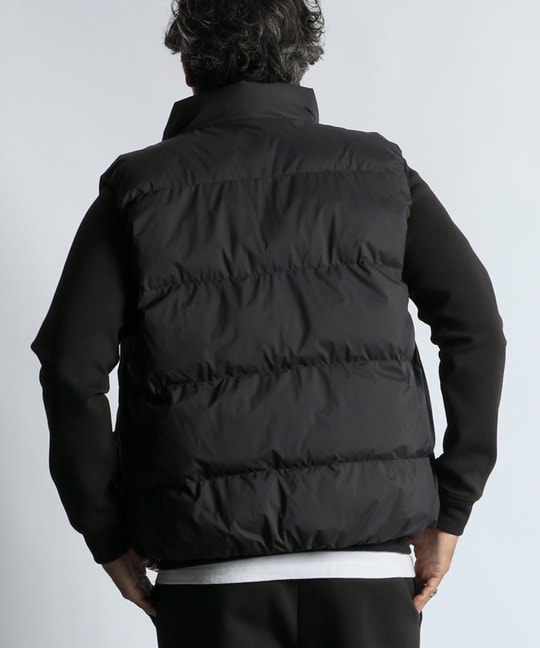 〔BLACK LABEL〕：2層構造パーテックス スタンドネックベスト