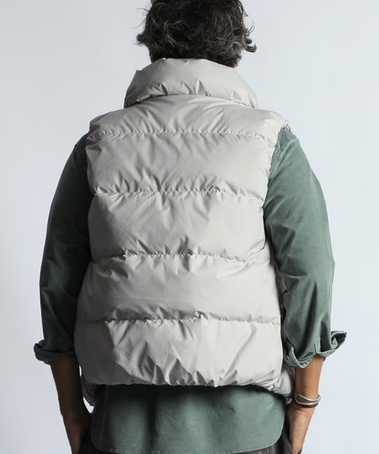 ボリュームネック ダウンベスト