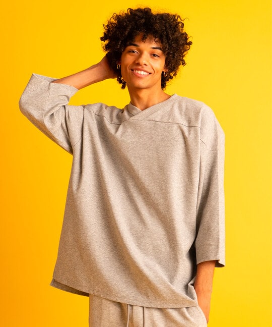 〔BLACK LABEL〕：ソロナポンチ フットボール VネックTEE