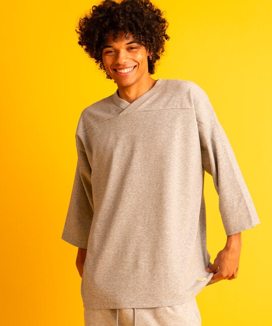 〔BLACK LABEL〕：ソロナポンチ フットボール VネックTEE